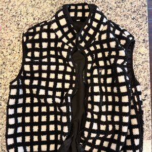 Black & White Grid Sherpa Vest - Women